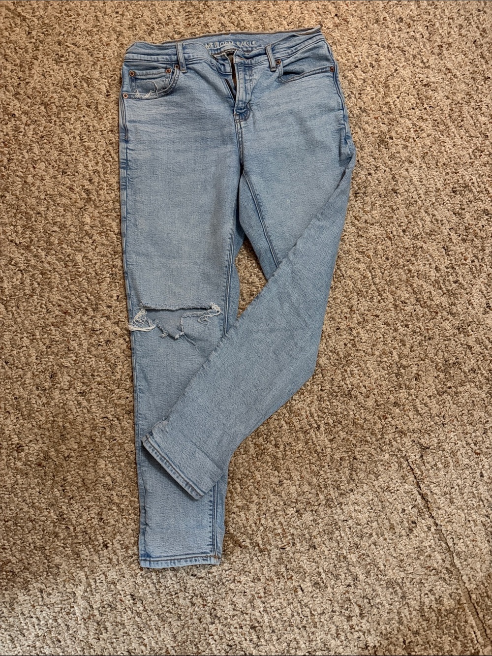 American Eagle size 4 Light Blue Distressed Women’s Jeans
